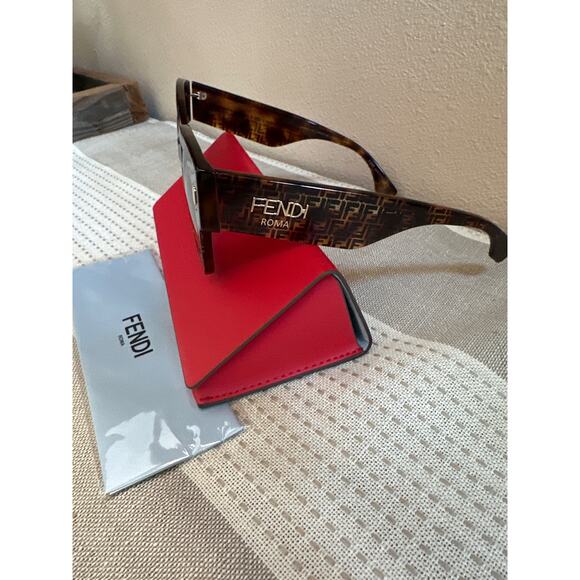 Fendi FF 0458G Monogram Sunglasses in Gradient Brown with Red Case & cloth NIB main image 7